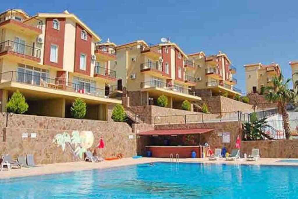 Villa Deniz Manzarali, Havuzlu Ve Bahceli Triplex Kuşadası